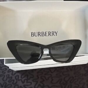 *HOST PICK* Burberry Cat-Eye Sunglasses *NEW*